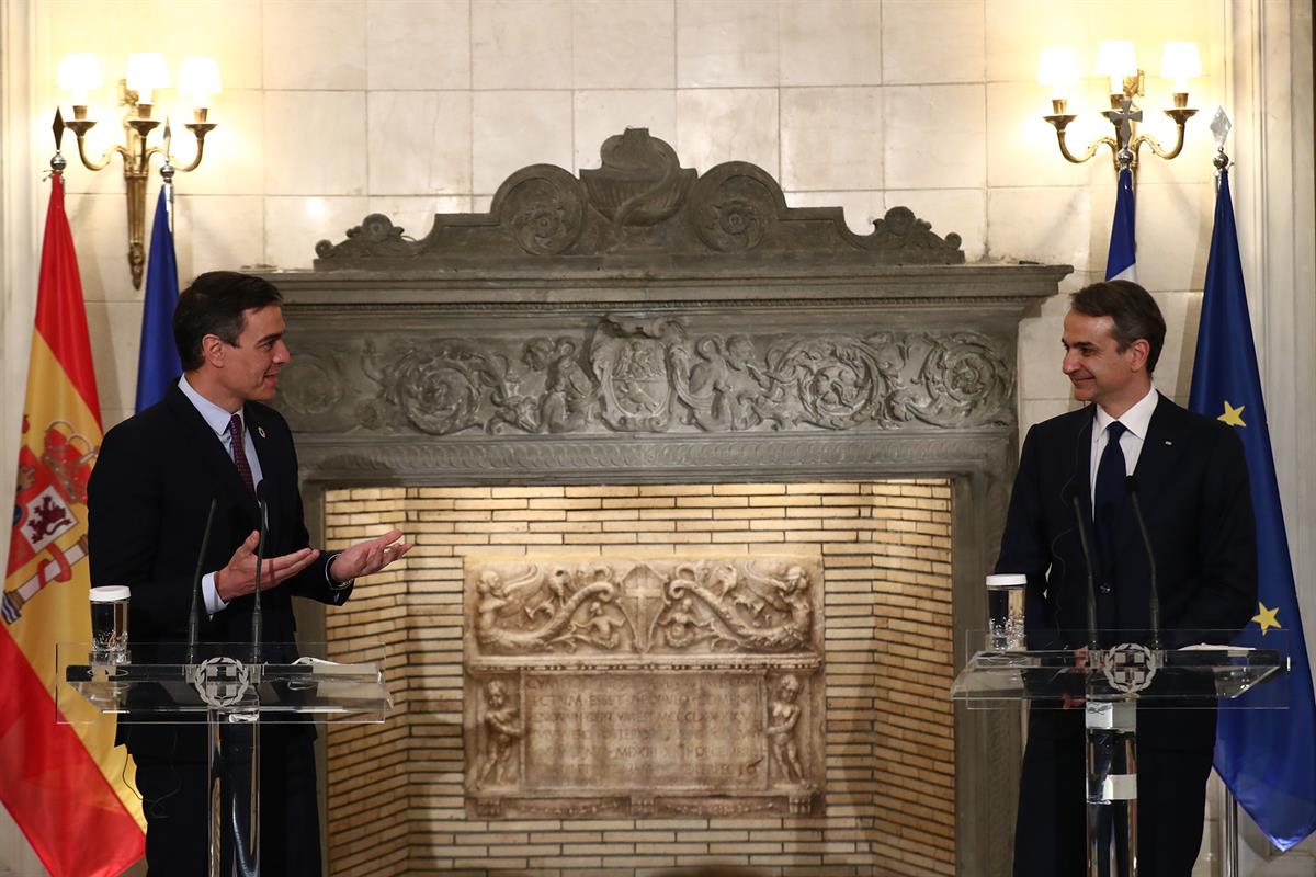 10/05/2021. Viaje del presidente del Gobierno a Grecia. El presidente del Gobierno, Pedro Sánchez, y el primer ministro de la República Helé...