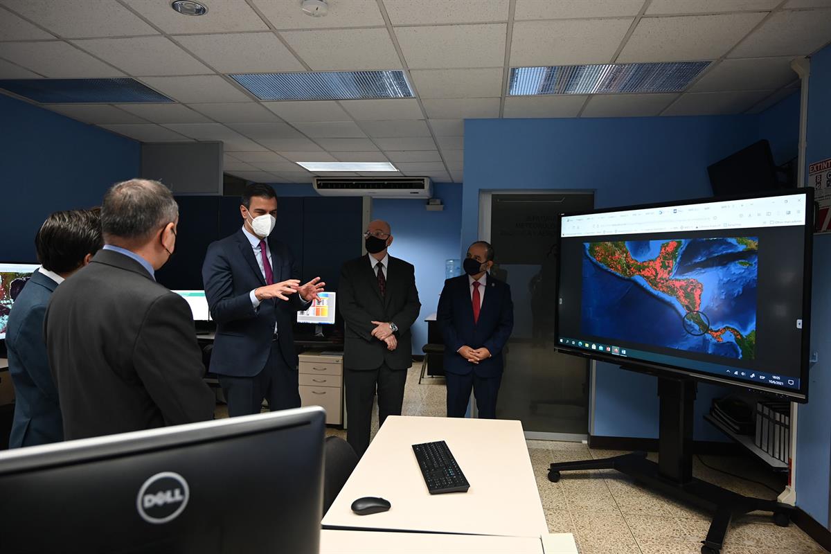 10/06/2021. Viaje del presidente del Gobierno a Costa Rica. El presidente del Gobierno, Pedro Sánchez, visita al Instituto Nacional de Meteo...