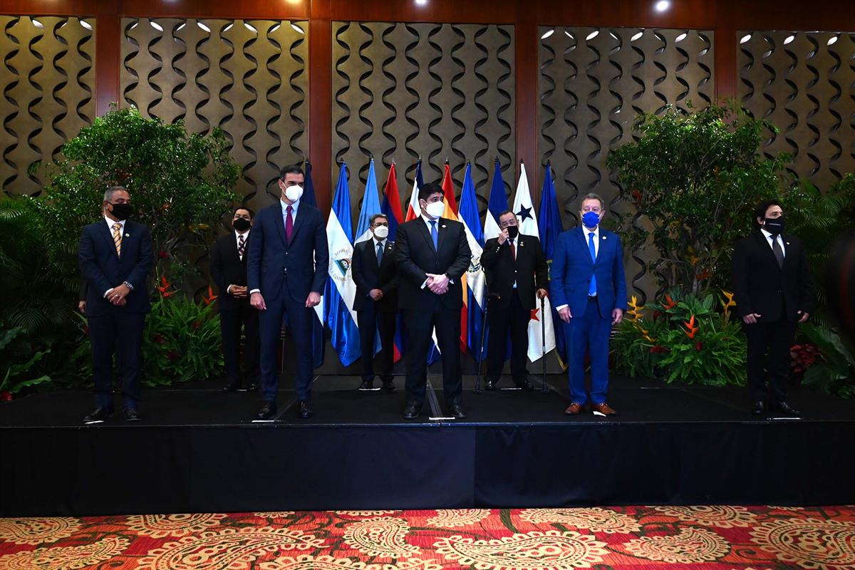 11/06/2021. Viaje del presidente del Gobierno a Costa Rica. Foto de familia del presidente del Gobierno, Pedro Sánchez, en la Cumbre extraor...