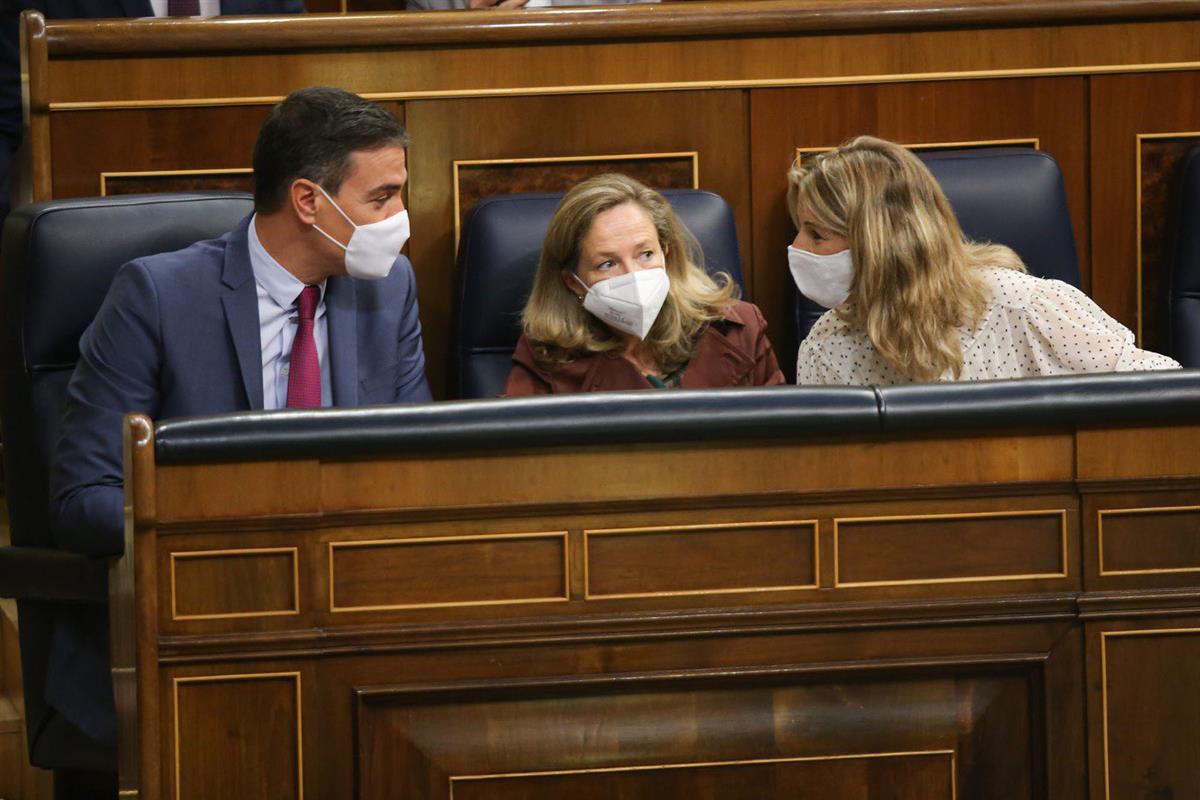 10/11/2021. Pedro Sánchez asiste a la sesión de control en el Congreso. El presidente del Gobierno, Pedro Sánchez, junto a la vicepresidenta...