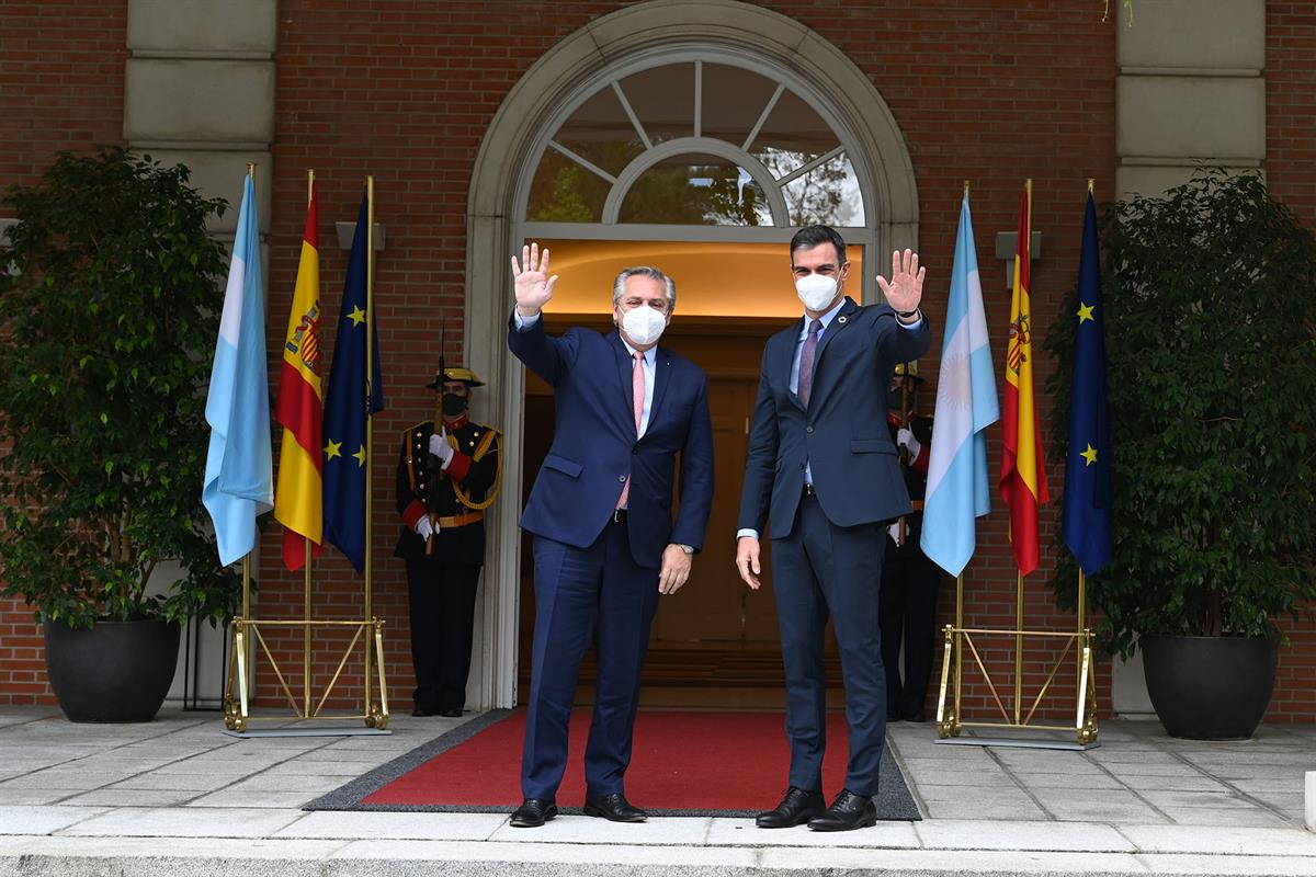 11/05/2021. Pedro Sánchez recibe al presidente de la República Argentina, Alberto Fernández. El presidente del Gobierno, Pedro Sánchez, reci...