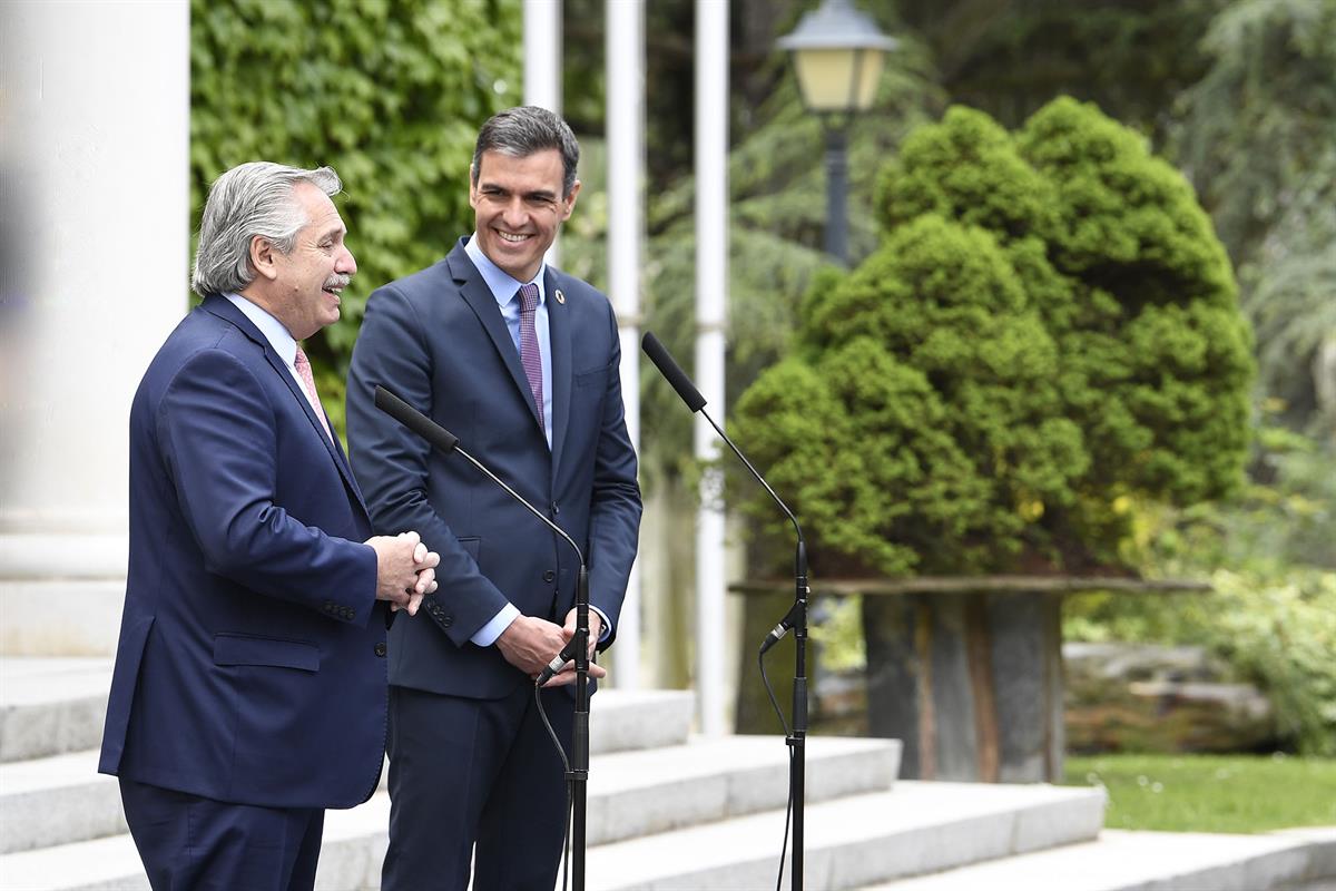 11/05/2021. Pedro Sánchez recibe al presidente de la República Argentina, Alberto Fernández. El presidente del Gobierno, Pedro Sánchez, junt...