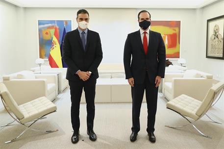 11/11/2021. Pedro Sánchez se reúne con el presidente del Banco Interamericano de Desarrollo. El presidente del Gobierno, Pedro Sánchez, ha r...
