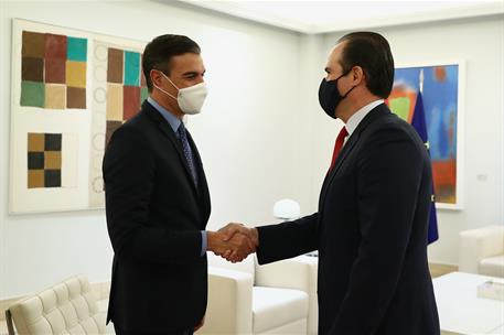 11/11/2021. Pedro Sánchez se reúne con el presidente del Banco Interamericano de Desarrollo. El presidente del Gobierno, Pedro Sánchez, salu...