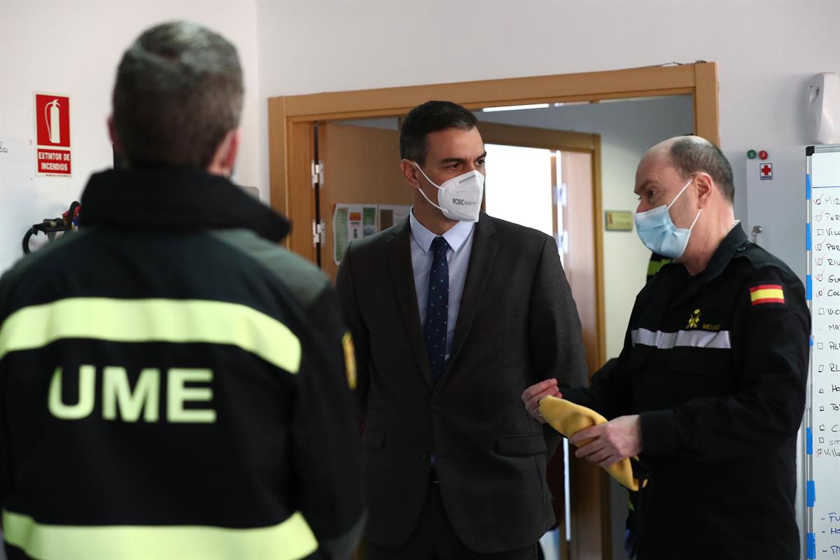 12/01/2021. Pedro Sánchez visita la Unidad Militar de Emergencias (UME). El presidente del Gobierno, Pedro Sánchez, durante su visita a la U...