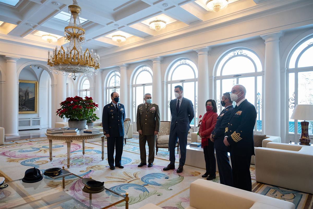 13/01/2021. El presidente del gobierno mantiene un almuerzo de trabajo con los jefes militares en Moncloa. El presidente del gobierno, Pedro...