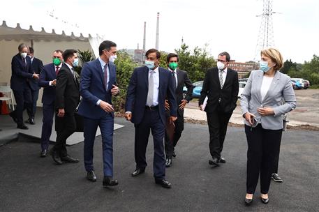 13/07/2021. Visita de Pedro Sánchez a ArcelorMittal en Gijón. El presidente del Gobierno, Pedro Sánchez, junto al presidente y el consejero ...