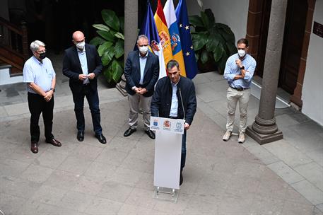 13/10/2021. Sánchez visita por cuarta vez La Palma tras la erupción del volcán. El presidente del Gobierno, Pedro Sánchez, durante su compar...