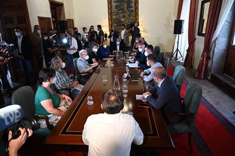 13/10/2021. Sánchez visita por cuarta vez La Palma tras la erupción del volcán. El presidente del Gobierno, Pedro Sánchez, visita la oficina...