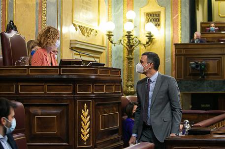 14/04/2021. Pedro Sánchez comparece en el Congreso de los Diputados. El presidente del Gobierno, Pedro Sánchez, sube a la tribuna, para su c...