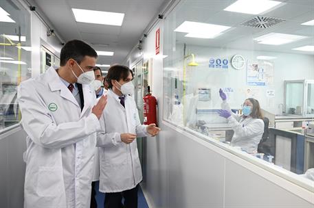 14/05/2021. Pedro Sánchez visita los laboratorios farmacéuticos del Grupo Rovi en Granada. El presidente del Gobierno, Pedro Sánchez, durant...