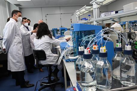 14/05/2021. Pedro Sánchez visita los laboratorios farmacéuticos del Grupo Rovi en Granada. El presidente del Gobierno, Pedro Sánchez, durant...