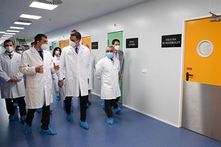 14/05/2021. Pedro Sánchez visita los laboratorios farmacéuticos del Grupo Rovi en Granada. El presidente del Gobierno, Pedro Sánchez, durant...