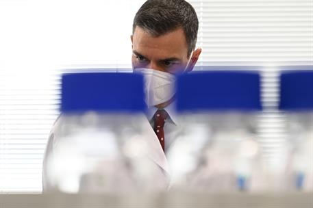 14/05/2021. Pedro Sánchez visita los laboratorios farmacéuticos del Grupo Rovi en Granada. El presidente del Gobierno, Pedro Sánchez, durant...