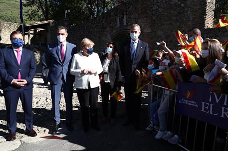 14/10/2021. Pedro Sánchez asiste a la entrega del Premio Europeo Carlos V a Angela Merkel. El rey Felipe VI, el presidente del Gobierno, Ped...