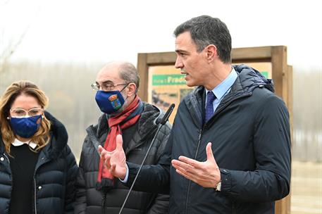 14/12/2021. Sánchez visita las zonas afectadas por la crecida del Ebro. El presidente del Gobierno, Pedro Sánchez, junto al presidente de Ar...