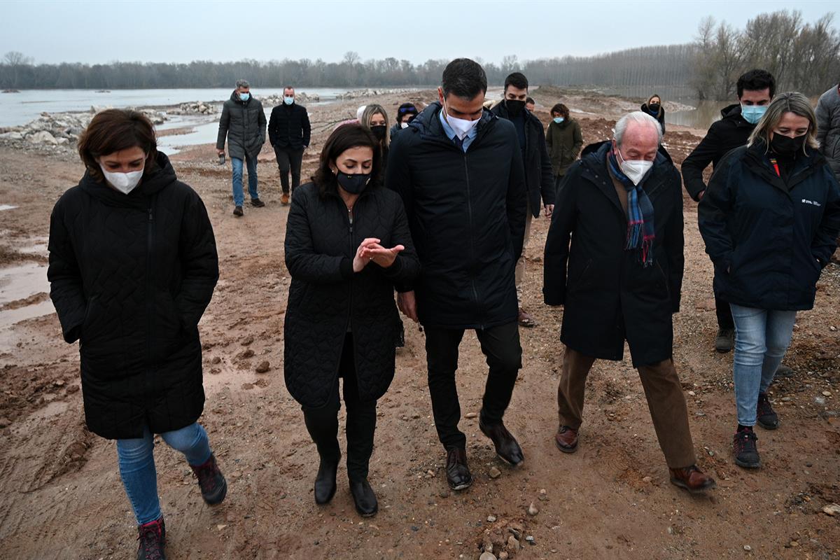 14/12/2021. Sánchez visita las zonas afectadas por la crecida del Ebro. El presidente del Gobierno, Pedro Sánchez, durante su visita a las z...