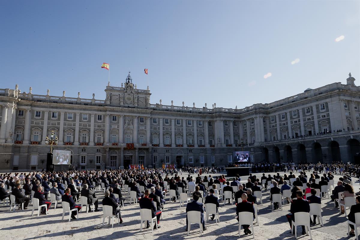 15/07/2021. Homenaje a las víctimas de la Covid-19 y de reconocimiento al personal sanitario. Asistentes al acto de homenaje a las víctimas ...