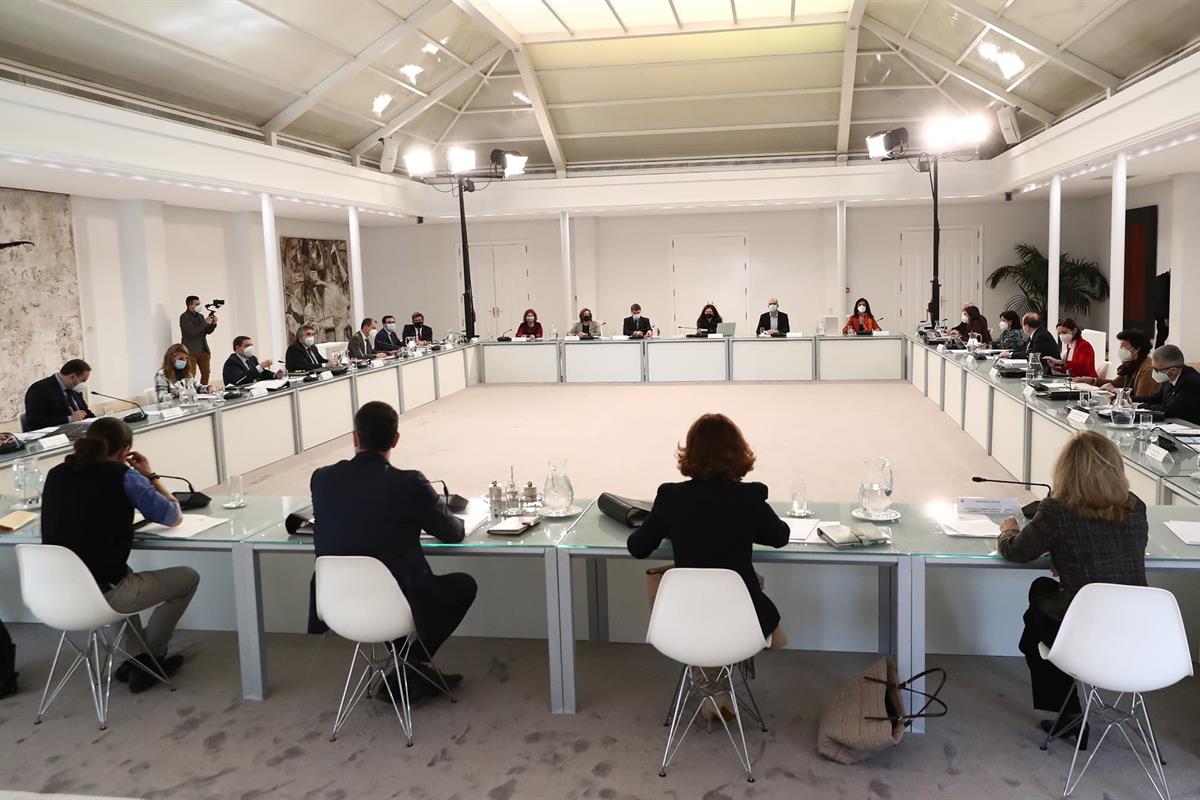 16/02/2021. Sánchez preside la reunión de la Comisión Interministerial para la Recuperación, Transformación y Resiliencia. El jefe del Ejecu...