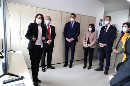 16/04/2021. Visita del presidente a la farmacéutica HIPRA. El presidente del Gobierno, Pedro Sánchez, ha recorrido las instalaciones de la f...