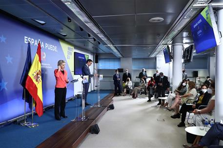 16/06/2021. Pedro Sánchez recibe a Ursula von der Leyen. El presidente del Gobierno, Pedro Sánchez, y la presidenta de la Comisión Europea, ...