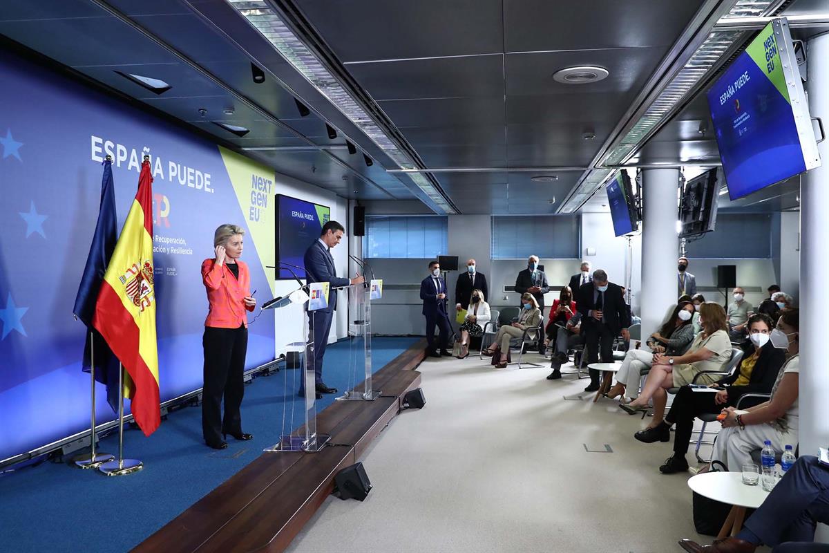 16/06/2021. Pedro Sánchez recibe a Ursula von der Leyen. El presidente del Gobierno, Pedro Sánchez, y la presidenta de la Comisión Europea, ...