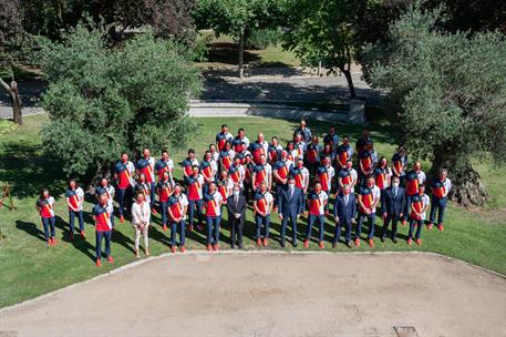 16/07/2021. Pedro Sánchez recibe a los deportistas olímpicos de Tokio 2020. Foto de familia del presidente del Gobierno, Pedro Sánchez, en l...