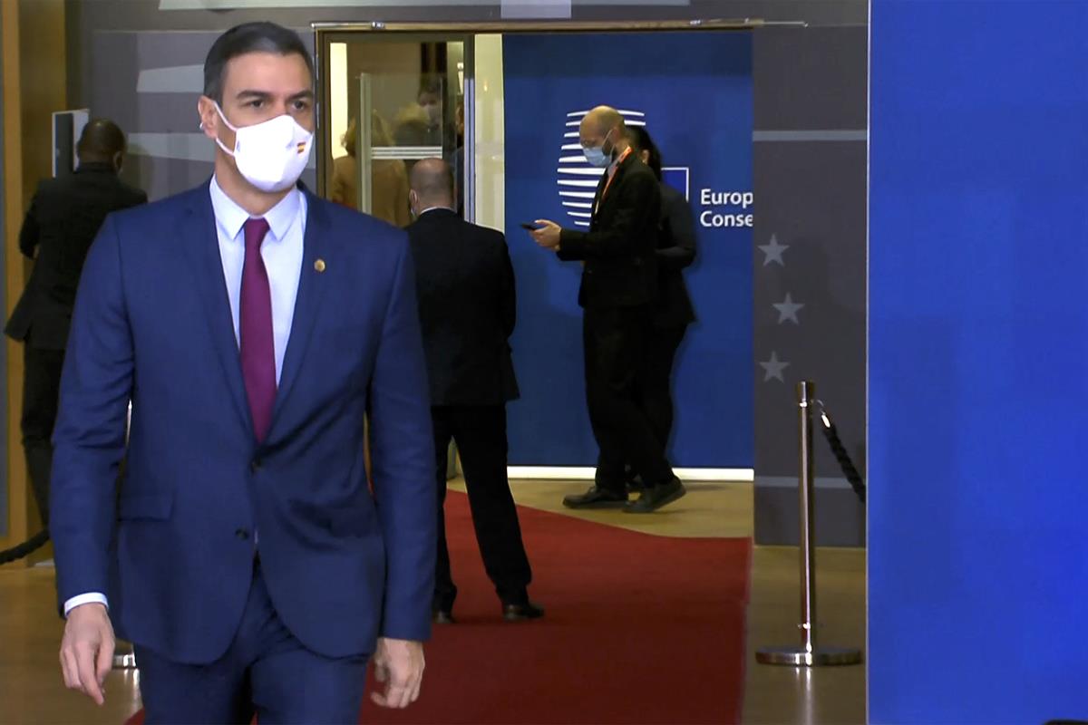 16/12/2021. El presidente del Gobierno participa en la reunión del Consejo Europeo. El presidente del Gobierno, Pedro Sánchez, a su llegada ...