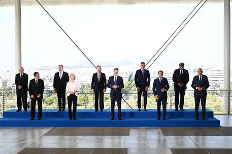 17/09/2021. Pedro Sánchez asiste a la VIII Cumbre UE-MED 9. El presidente el Gobierno, Pedro Sánchez, en la foto de familia junto a los asis...