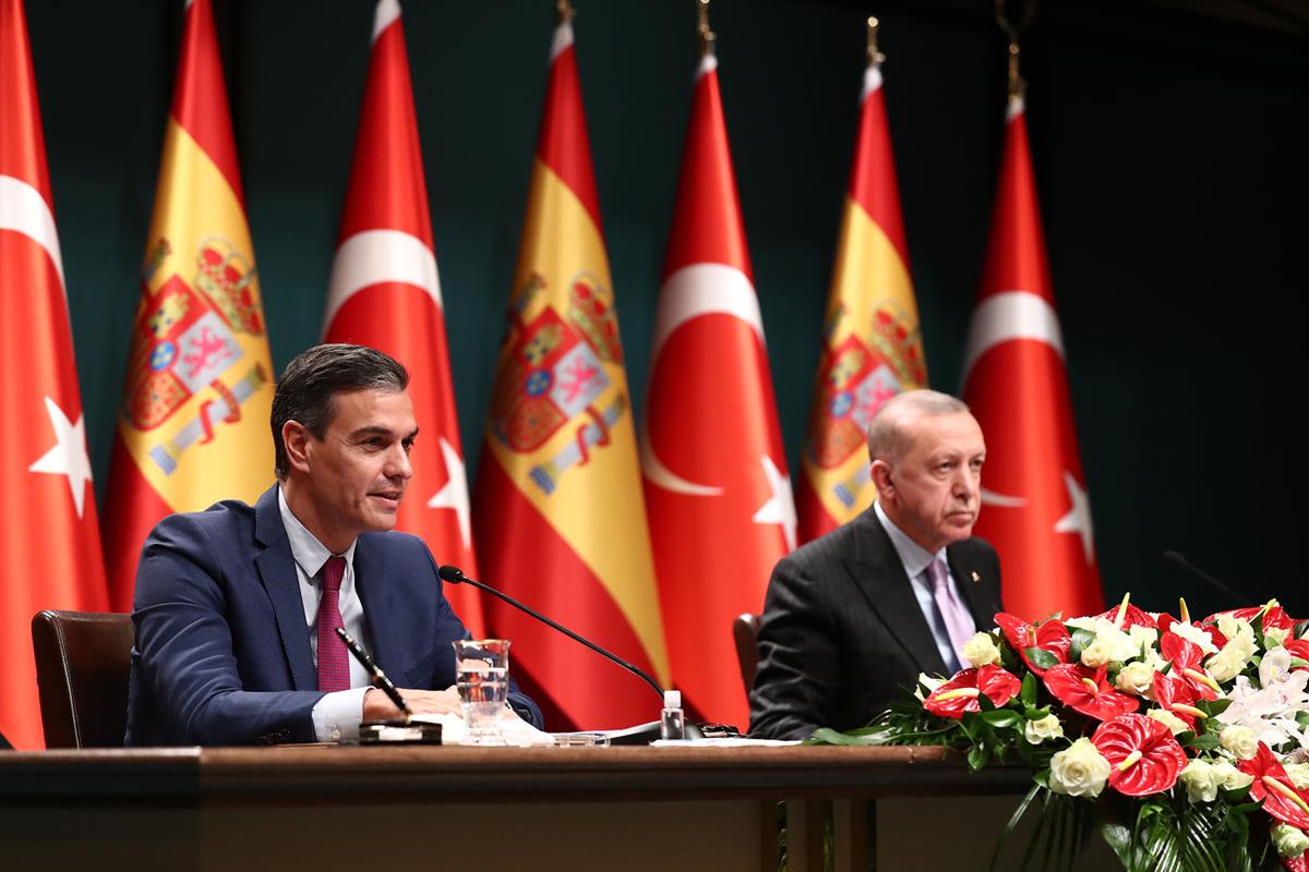 17/11/2021. Sánchez participa en la VII Reunión de Alto Nivel Turquía-España. El presidente del Gobierno, Pedro Sánchez, junto al presidente...