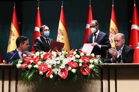 17/11/2021. Sánchez participa en la VII Reunión de Alto Nivel Turquía-España. El presidente del Gobierno, Pedro Sánchez, junto al presidente...