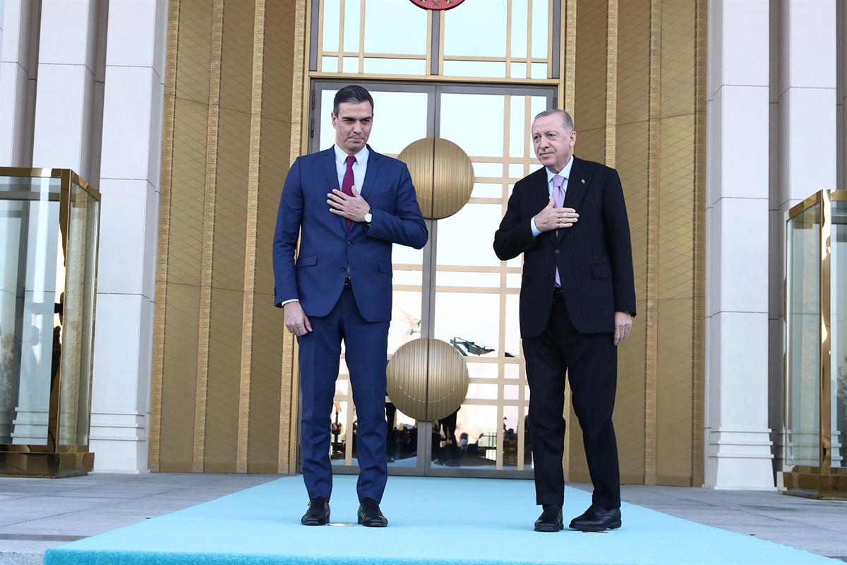 17/11/2021. Sánchez participa en la Reunión de Alto Nivel Turquía-España. El presidente del Gobierno, Pedro Sánchez, y el presidente de la R...