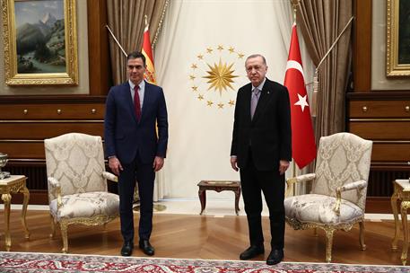 17/11/2021. Sánchez participa en la Reunión de Alto Nivel Turquía-España. El presidente del Gobierno, Pedro Sánchez, y el presidente de la R...