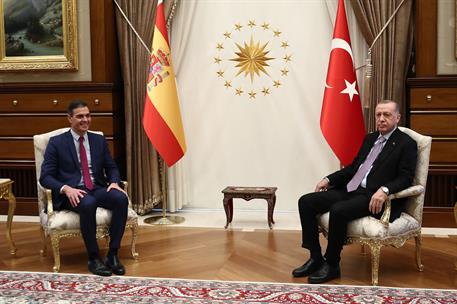 17/11/2021. Sánchez participa en la Reunión de Alto Nivel Turquía-España. El presidente del Gobierno, Pedro Sánchez, y el presidente de la R...