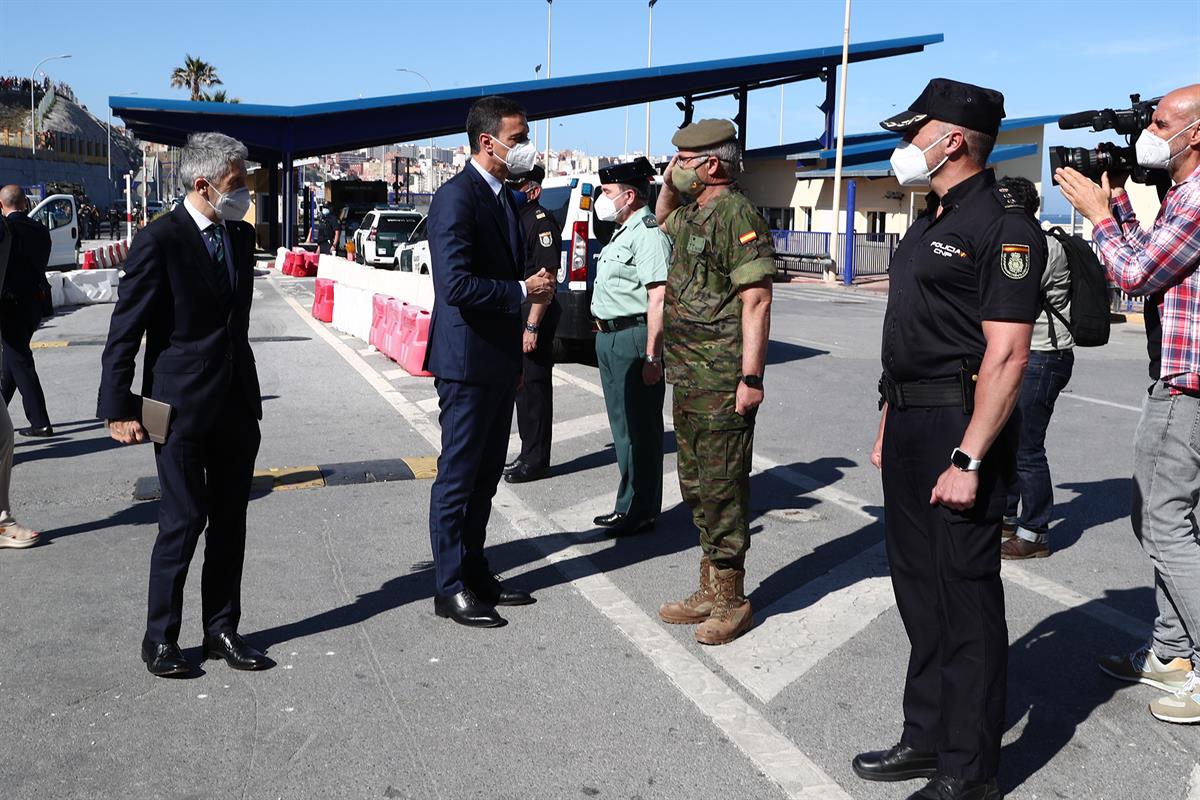 18/05/2021. Pedro Sánchez se desplaza a Ceuta. El presidente del Gobierno, Pedro Sánchez, y el ministro del Interior, Fernando Grande-Marlas...