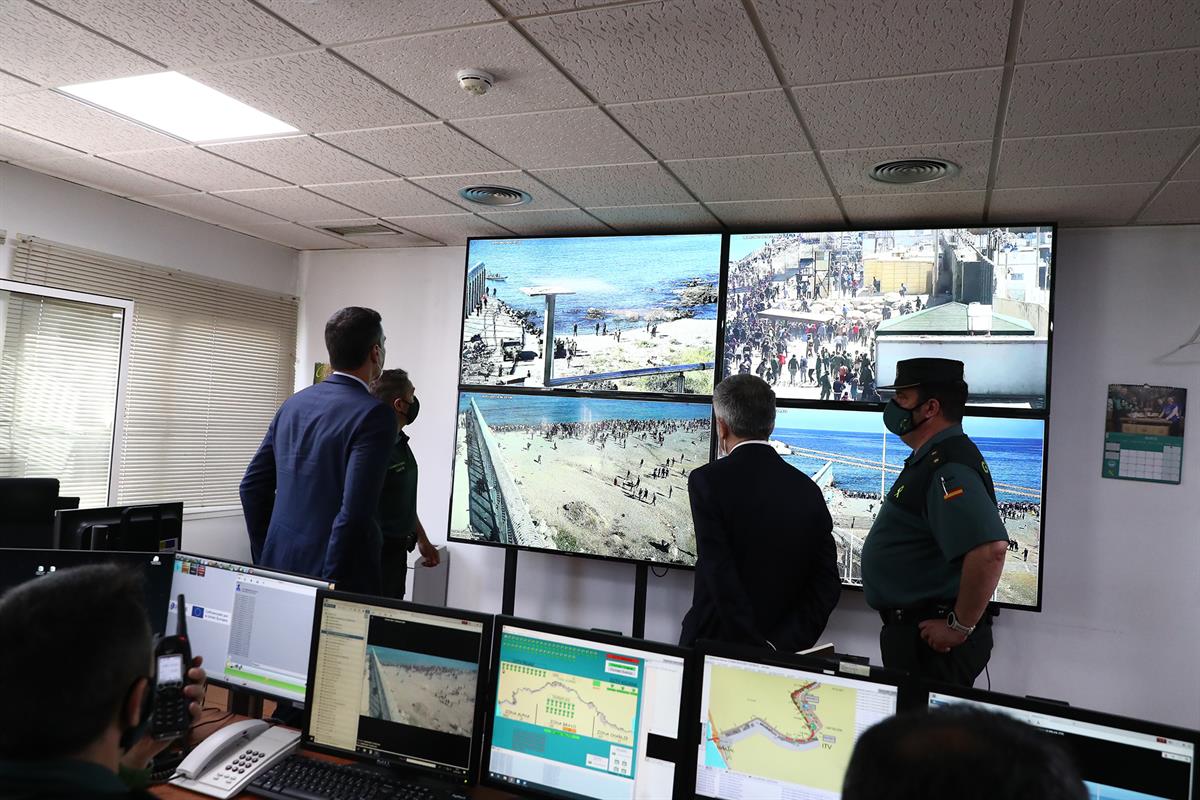 18/05/2021. Pedro Sánchez se desplaza a Ceuta. El presidente del Gobierno, Pedro Sánchez, y el ministro del Interior, Fernando Grande-Marlas...