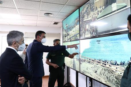 18/05/2021. Pedro Sánchez se desplaza a Ceuta. El presidente del Gobierno, Pedro Sánchez, y el ministro del Interior, Fernando Grande-Marlas...