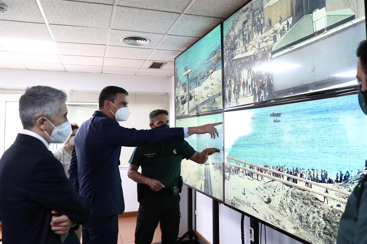 18/05/2021. Pedro Sánchez se desplaza a Ceuta. El presidente del Gobierno, Pedro Sánchez, y el ministro del Interior, Fernando Grande-Marlas...