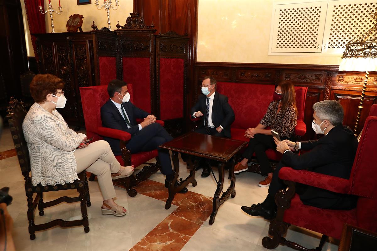 18/05/2021. Pedro Sánchez se desplaza a Ceuta. El presidente del Gobierno, Pedro Sánchez, durante su reunión con el presidente el presidente...