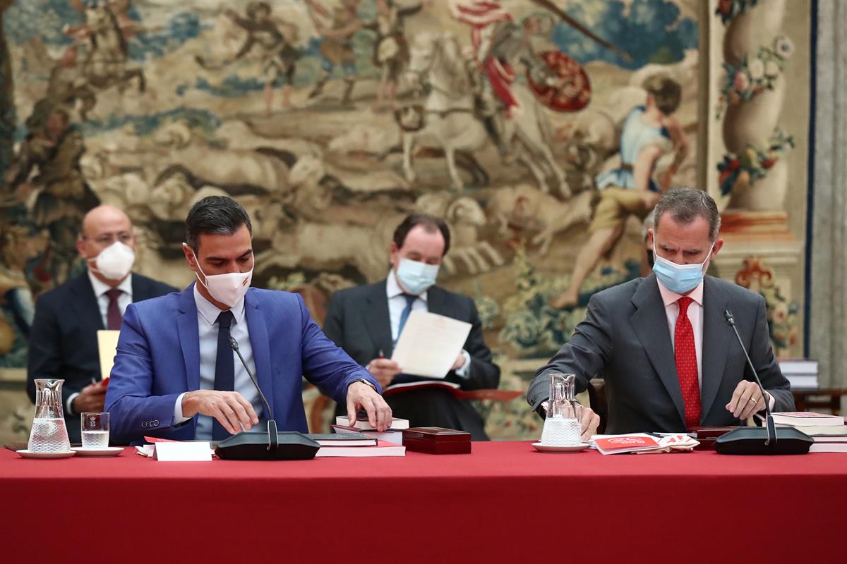 18/10/2021. Sánchez participa en la reunión anual de Instituto Cervantes. El presidente del Gobierno, Pedro Sánchez, junto al rey Felipe VI ...