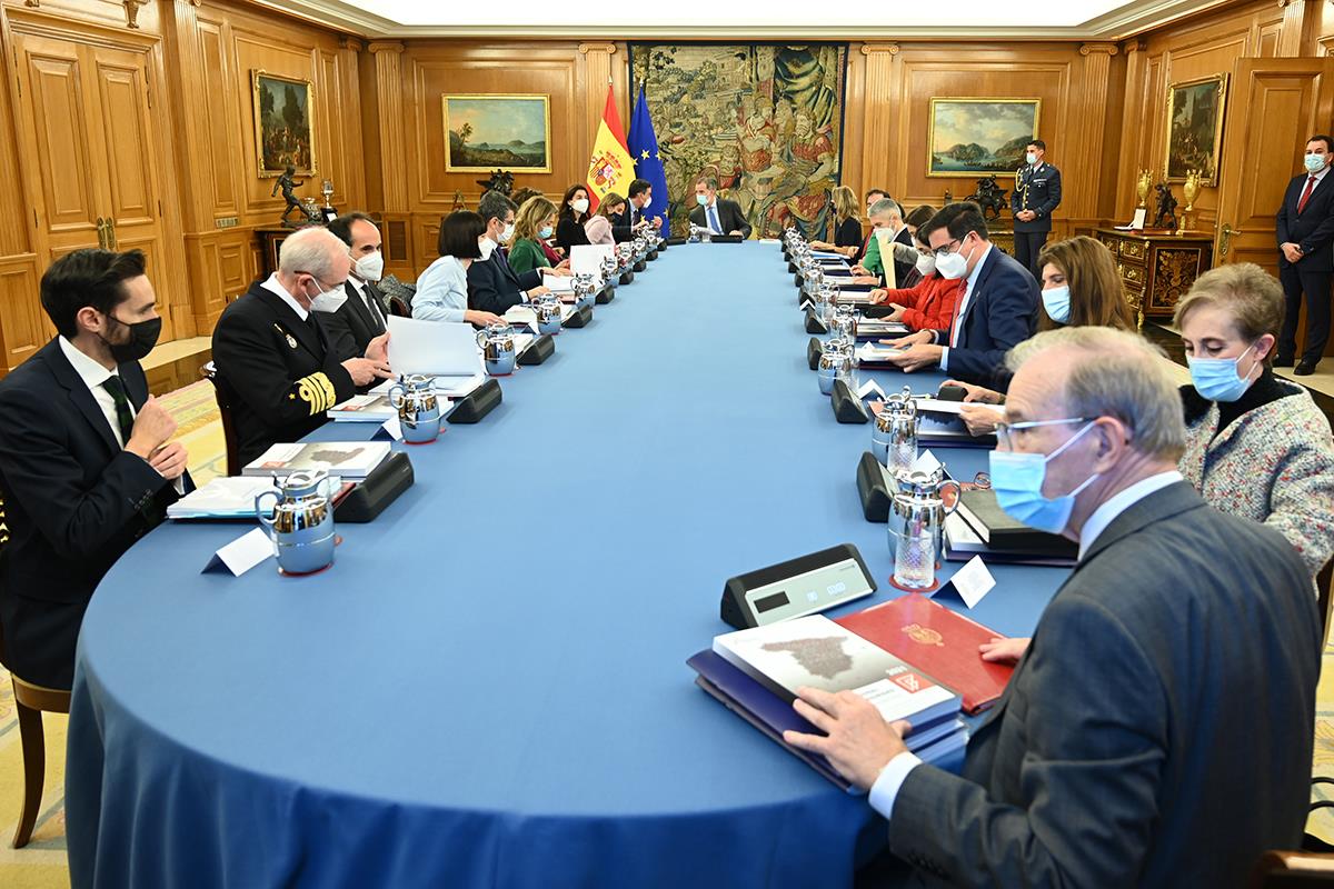 18/11/2021. Sánchez asiste a la reunión del Consejo de Seguridad Nacional. El presidente del Gobierno, Pedro Sánchez, junto a los asistentes...