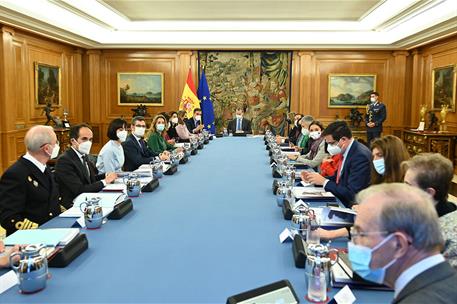 18/11/2021. Sánchez asiste a la reunión del Consejo de Seguridad Nacional. El presidente del Gobierno, Pedro Sánchez, junto a los asistentes...