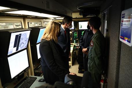 19/02/2021. El presidente Sánchez visita la base aérea de Talavera la Real. El presidente del Gobierno, Pedro Sánchez, acompañado por la del...