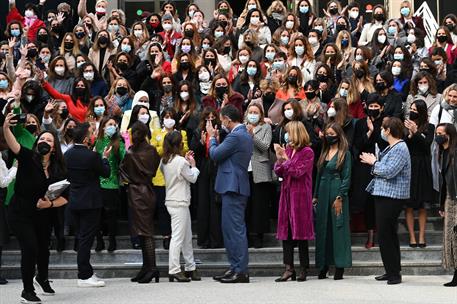 19/11/2021. Sánchez preside un acto con motivo del Día Internacional de la Mujer Emprendedora. Foto del familia del presidente del Gobierno,...