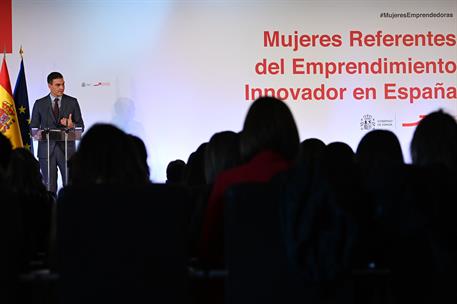 19/11/2021. Sánchez preside un acto con motivo del Día Internacional de la Mujer Emprendedora. El presidente del Gobierno, Pedro Sánchez, du...
