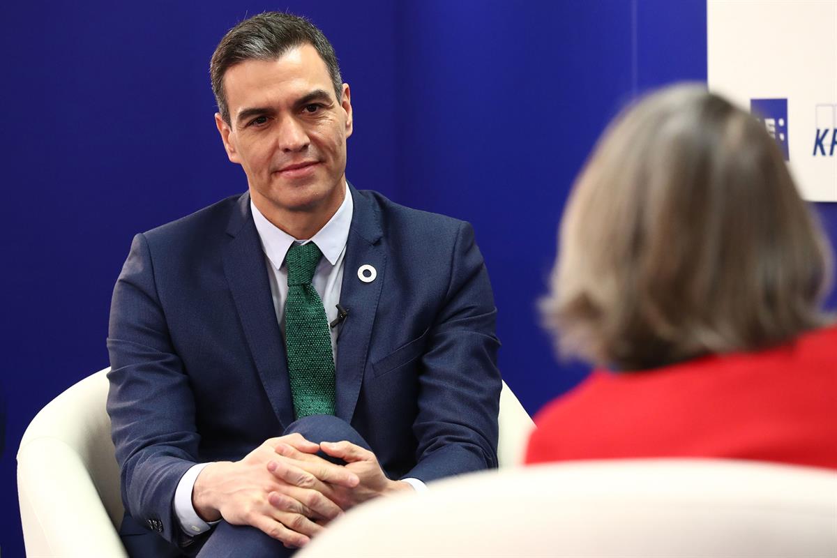 20/01/2021. Pedro Sánchez inaugura el Foro de Fondos Europeos. El presidente del Gobierno, Pedro Sánchez, durante su entrevista en el Foro d...