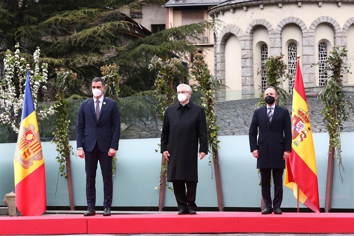 20/04/2021. Pedro Sánchez participa en el XIII Encuentro Empresarial Iberoamericano. El presidente del Gobierno, Pedro Sánchez, junto al cop...