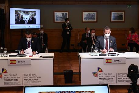 21/04/2021. Pedro Sánchez participa en la XXVII Cumbre Iberoamericana. El presidente del Gobierno, Pedro Sánchez, junto al rey Felipe VI, du...