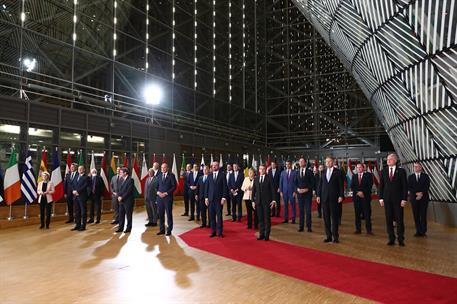 21/10/2021. El presidente del Gobierno asiste a la reunión del Consejo Europeo. Fotografía de familia de los jefes de Estado y de Gobierno a...