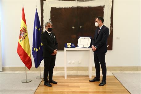 22/03/2021. Sánchez recibe al CEO mundial de Renault. El presidente del Gobierno, Pedro Sánchez, junto al CEO mundial de Reanault, Luca de Melo.